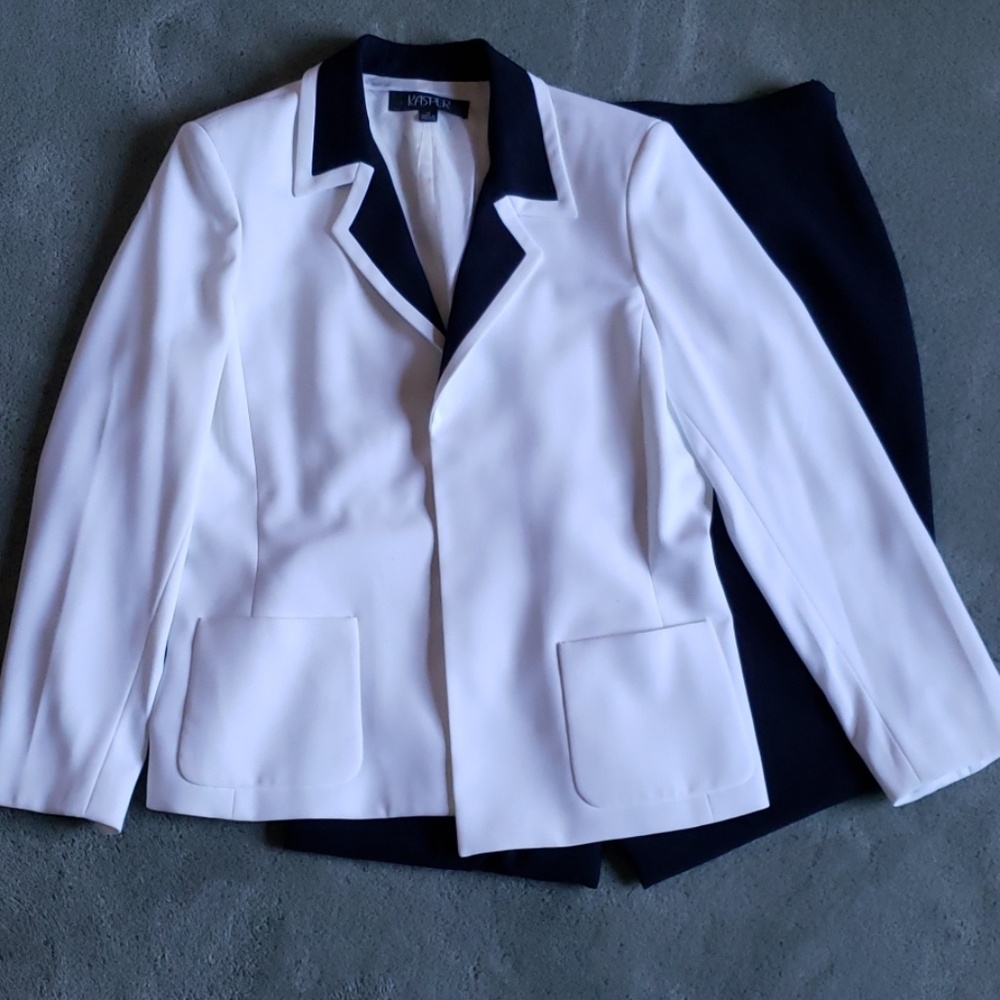 EUC Kasper Sz 14 white/navy blue pantsuit
